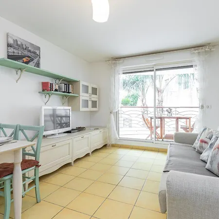 1 Bedroom Downtown Carre D'or With Garage ニース
