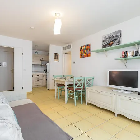 1 Bedroom Downtown Carre D'or With Garage アパート *
